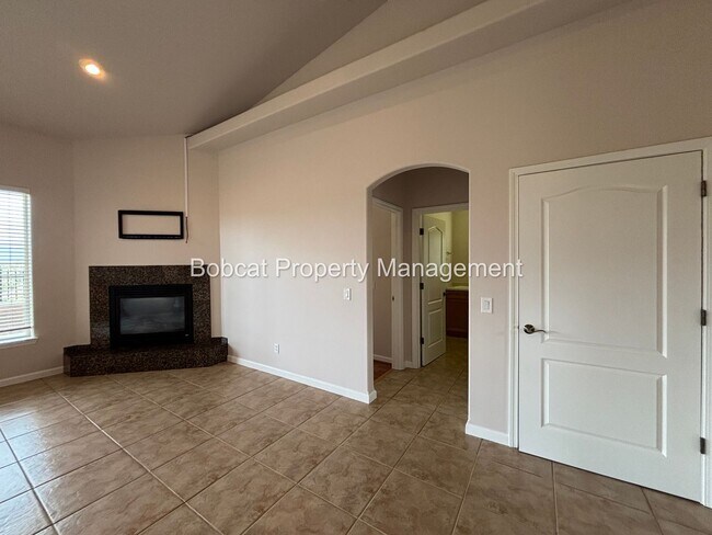 Building Photo - Golf Course Living with Mountain Views & Detached Casita
