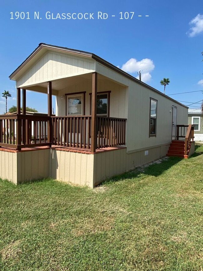 Building Photo - 1901 N Glasscock Rd