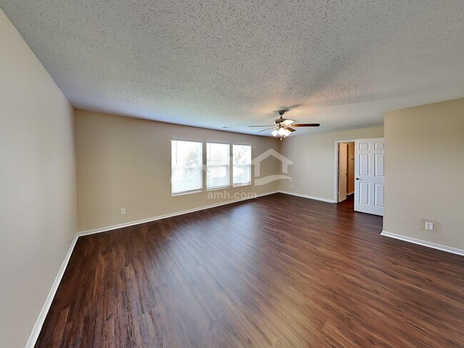 Building Photo - 489 Bourneside Dr