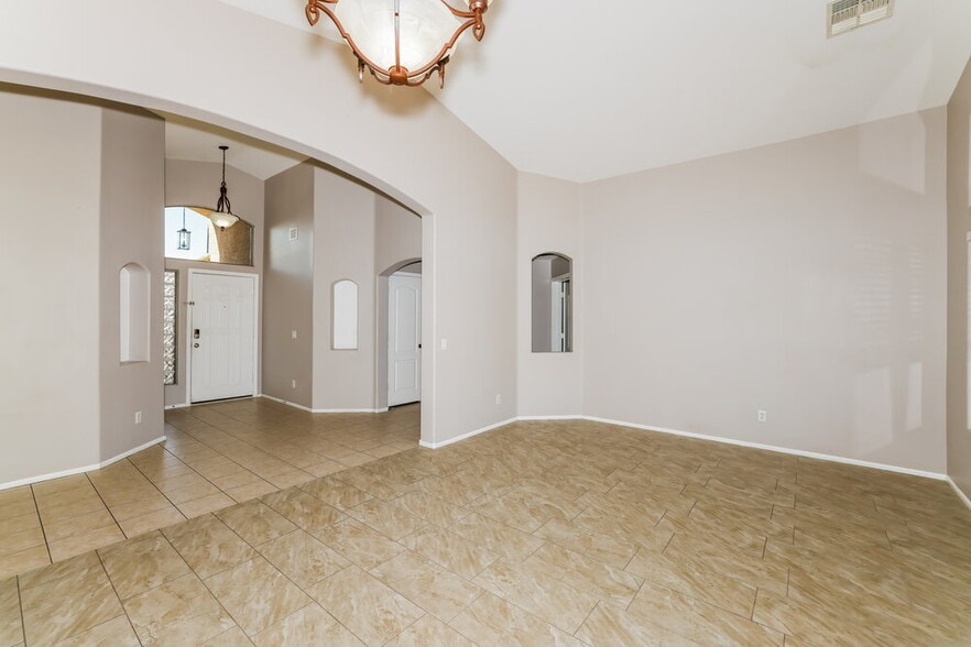 Building Photo - 15986 W Bartlett Ave