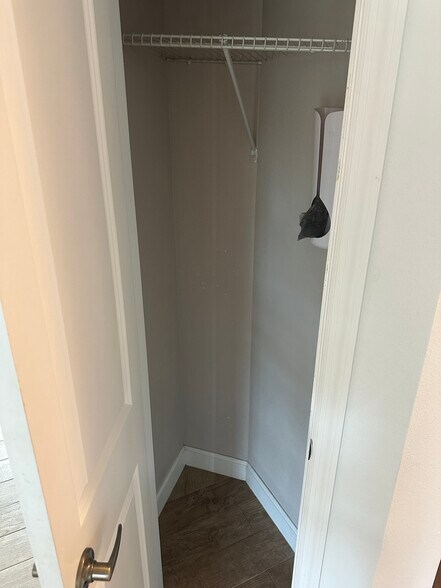 Building Photo - 1216 33rd Ave SW