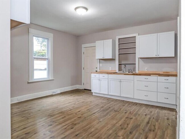 Building Photo - 2 bedroom House New Brighton