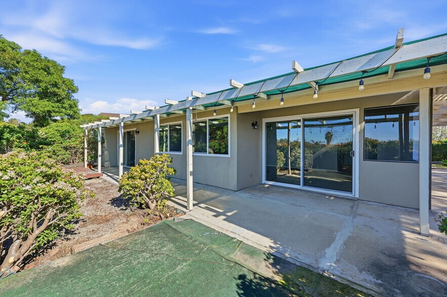 Building Photo - 1999 Seawind Way