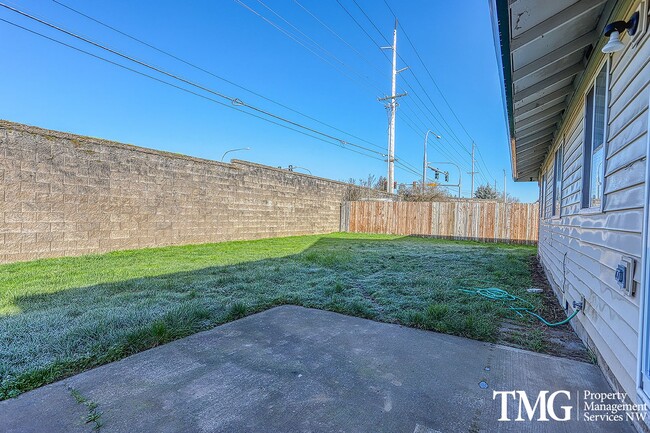 Building Photo - 3BD Ranch Style Home In Great Orchards Location!  Fully Fenced Yard!