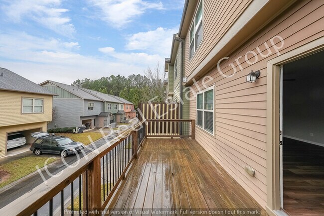 Building Photo - 3/3 Townhome with 2 car garage