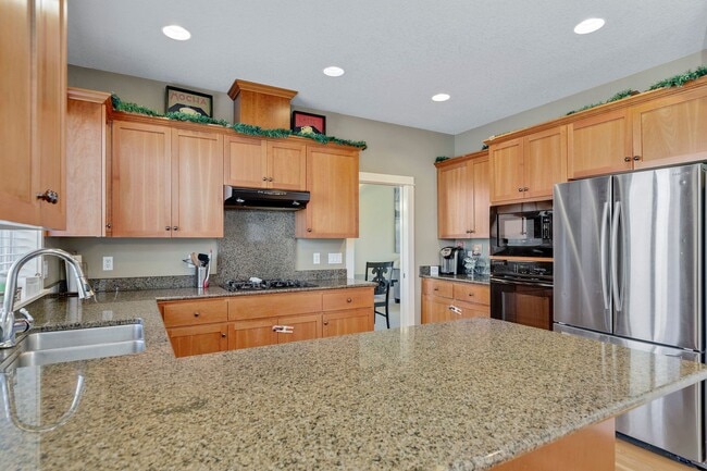 Building Photo - Lovely 4 bedroom home with neighborhood pool