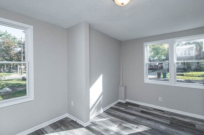 Building Photo - 607-611 11th Ave SE