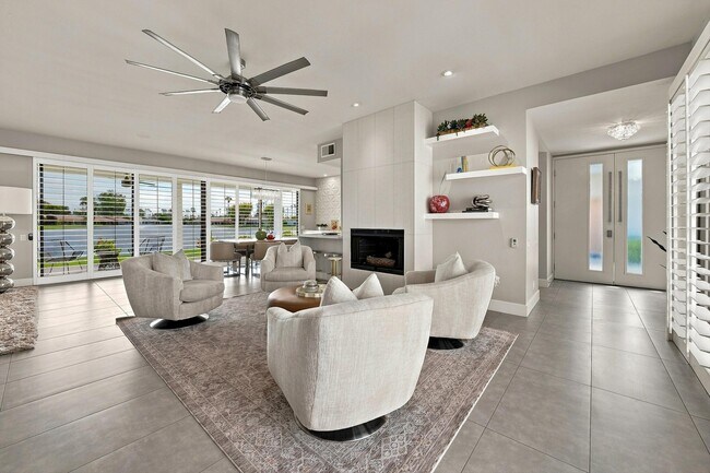 Building Photo - 78025 Lago Dr