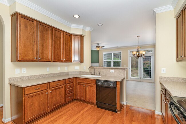 Building Photo - Charming 2-Bedroom Townhome Convenient to ...