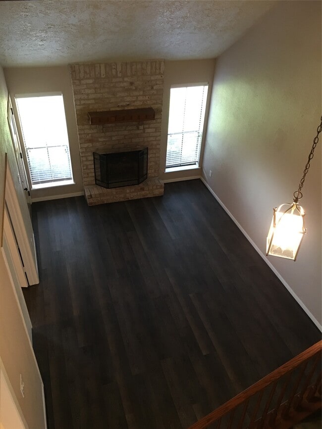 Building Photo - 3010 Beecave Dr