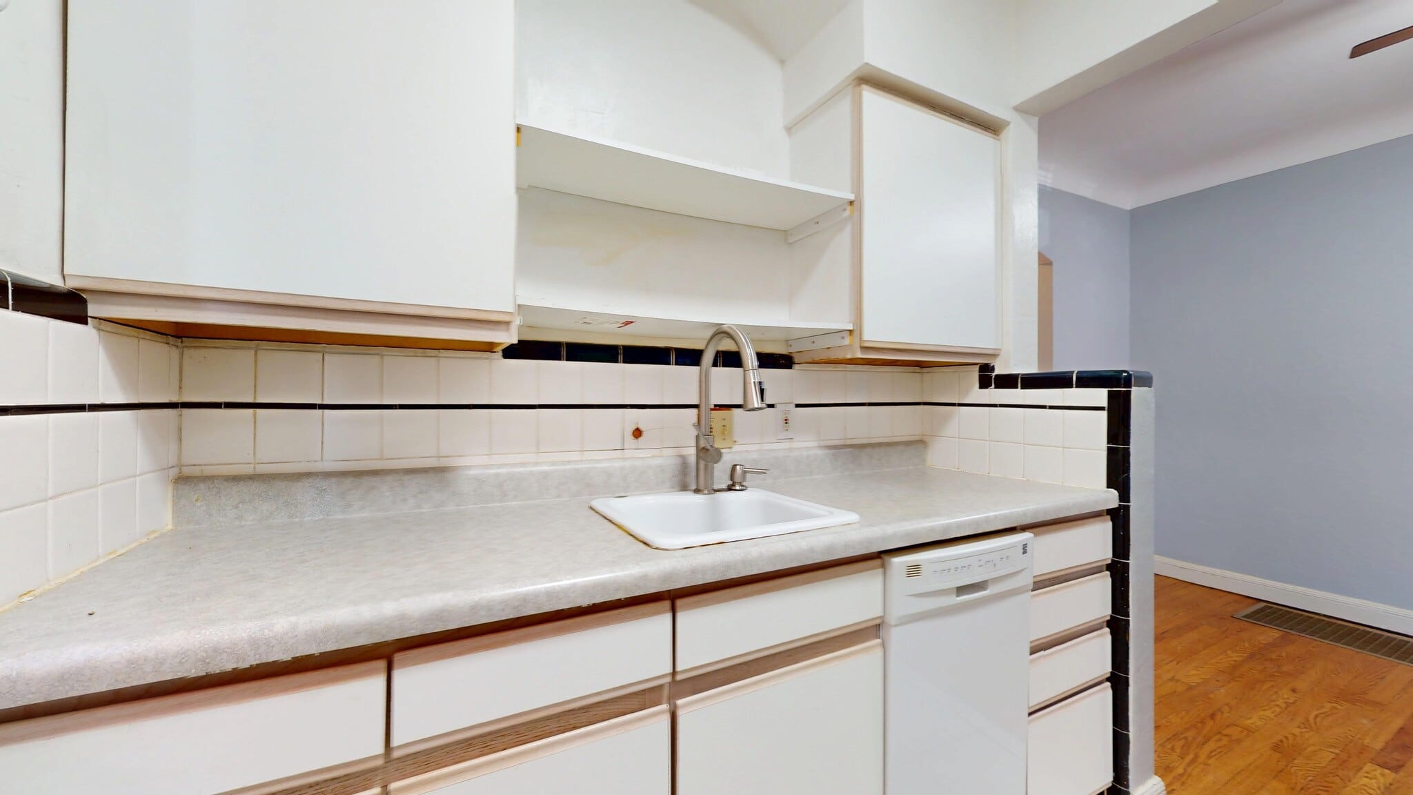 Building Photo - 5816 Mardel Ave