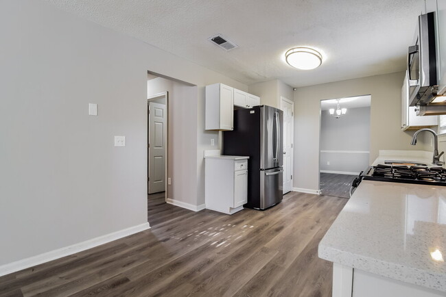 Building Photo - 3827 Riverview Bend