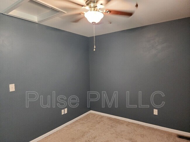 Building Photo - 1212 E Henry Clay Ave