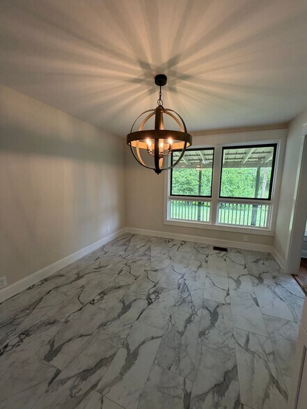 Building Photo - 1023 Deerfoot Dr