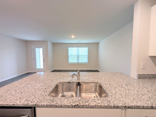 Building Photo - 632 Golden Resin Rd