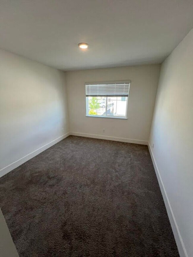 Building Photo - 4244 Fawnridge Pl