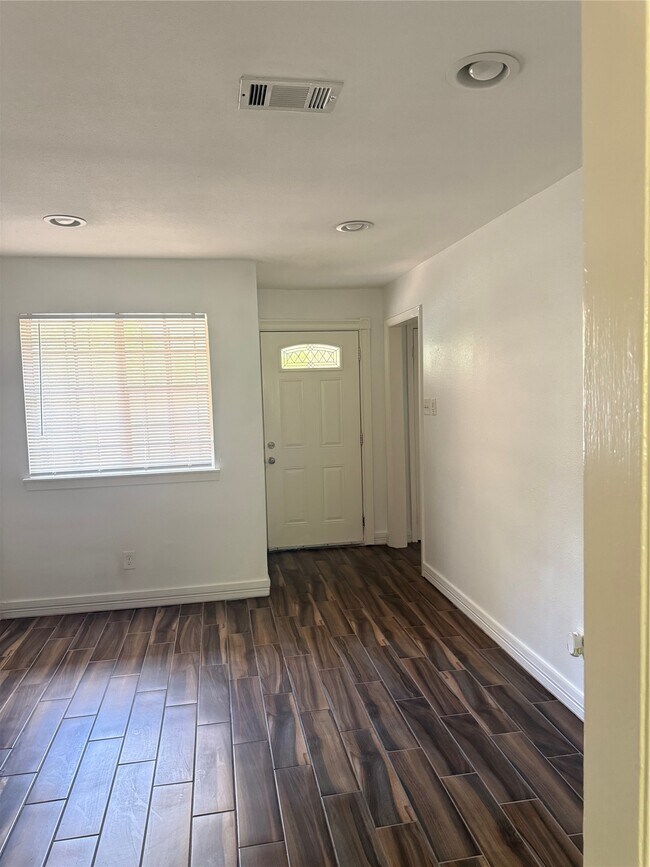 Building Photo - 8920 Duane St