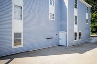 Building Photo - Four Bedroom Home!