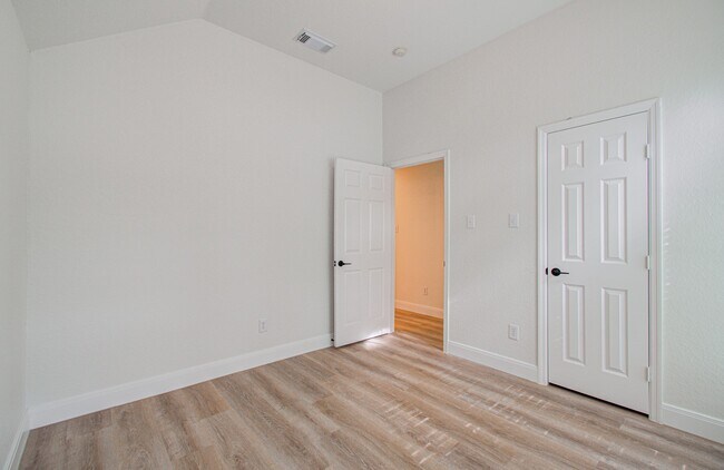 Building Photo - 2311 Meadow Briar Dr