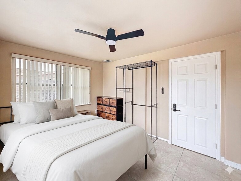 Building Photo - 3632 Brompton Dr