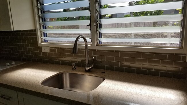 Building Photo - 2BD / 1BA / Carport- Single-Family Home – ...