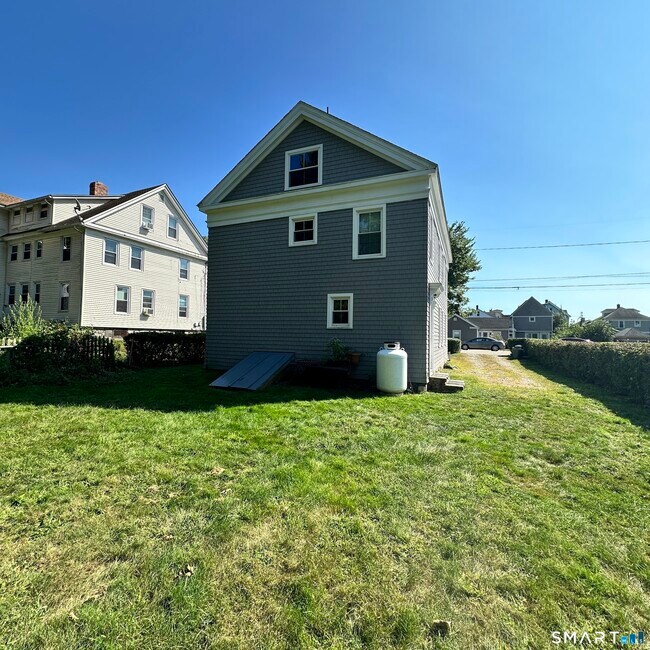 Building Photo - 36 Pleasant St