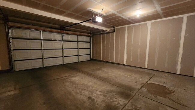 Building Photo - 576 N 220 E