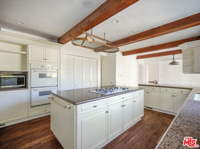 Building Photo - 13161 Addison St