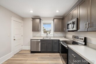 Building Photo - 951 Fulton St W