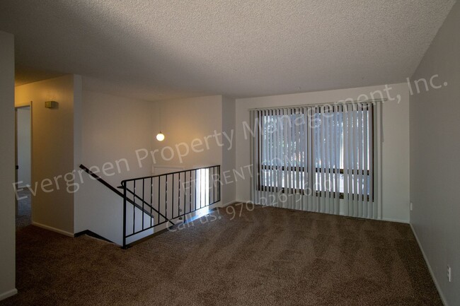 Building Photo - 3 Bedroom, 2 Bath Home in Fort Collins!