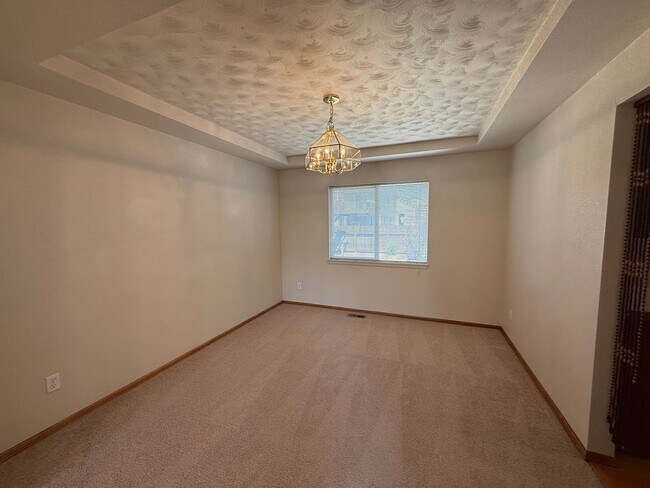 Building Photo - 5846 Dolores St