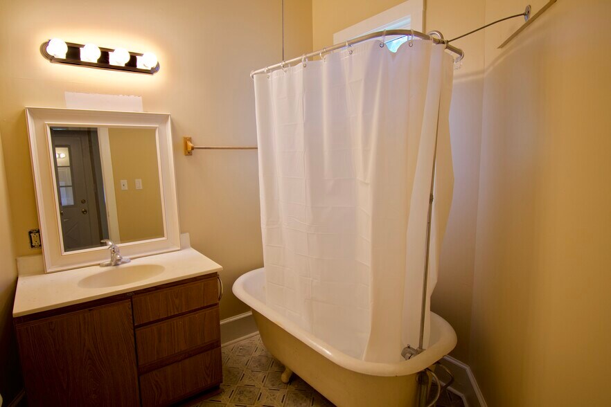Bathroom - 918 Gratz Street, Unit #2