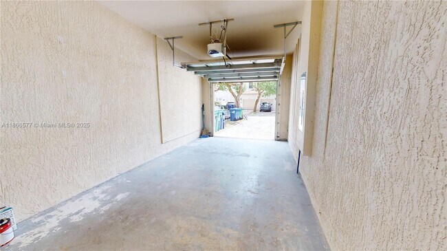 Building Photo - 9391 SW 171st Ave