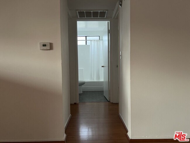 Building Photo - 710 Crenshaw Blvd