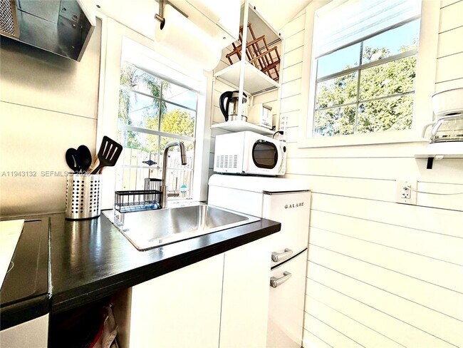 Building Photo - 3601 SW 32nd Blvd