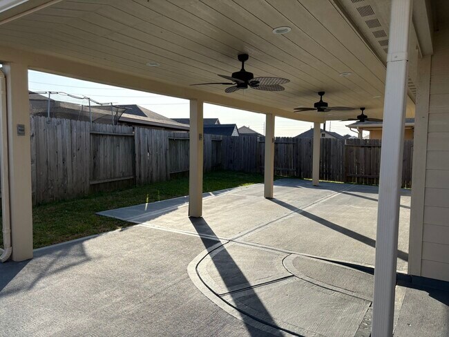 Building Photo - 21007 Whitehaven Bluff Trail