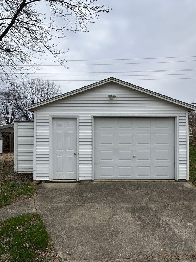Building Photo - Your Yorktown Home Base | Love Coming Home