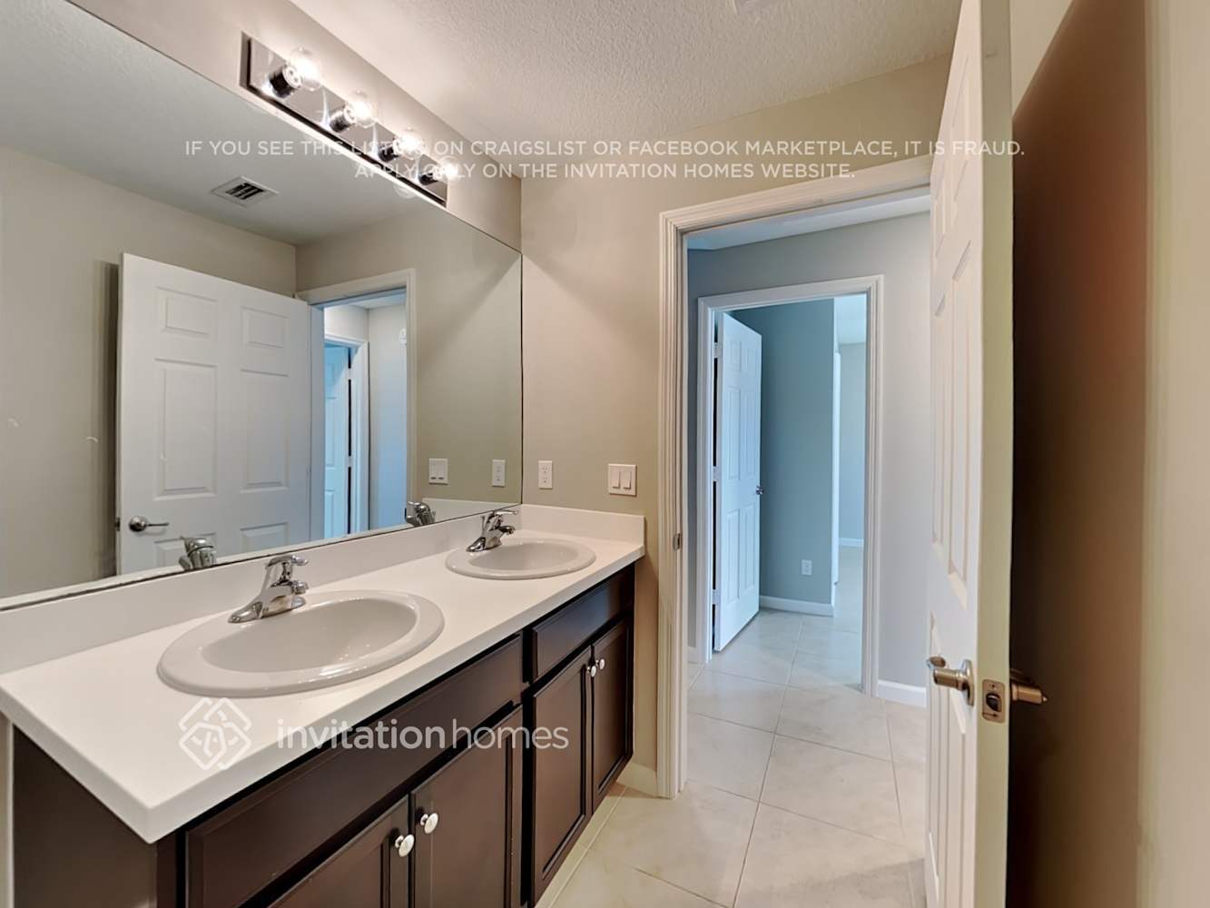 Building Photo - 529 NW Floresta Dr