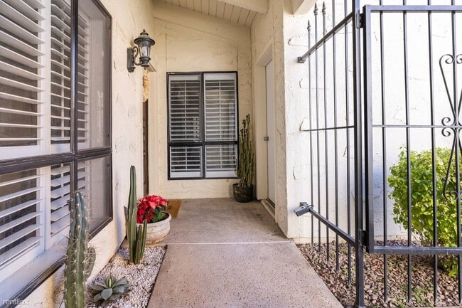 Building Photo - 2 br, 2 bath Townhome - 5511 North 71st Place