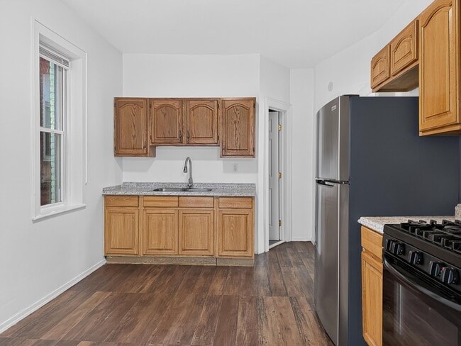 Building Photo - 352 Avenue C