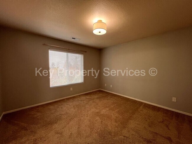 Building Photo - Stunning Hazel Dell Two-Story with High End Appliances