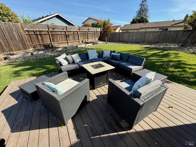 Building Photo - 1017 Carob Ct