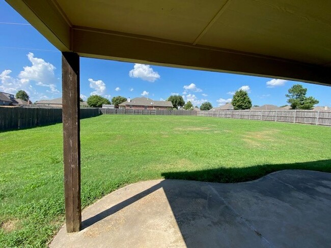Building Photo - 3 Bed, 2 Bath + Office | Jenks, OK | $2200...
