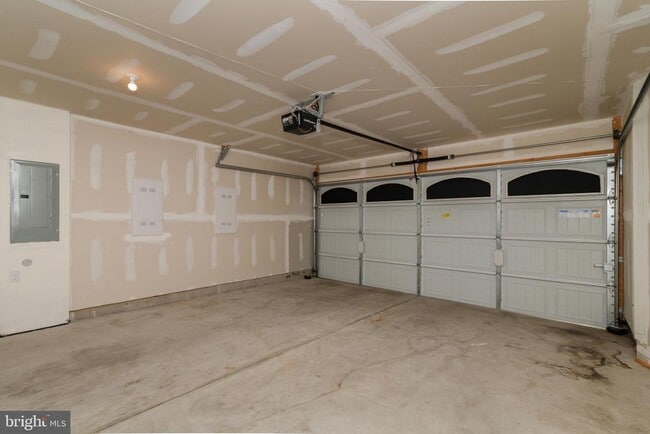 Building Photo - 6 Sparrow Cir