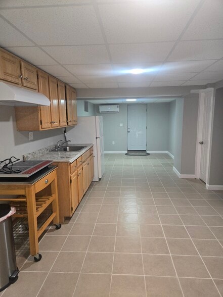 Building Photo - 1073 Main St