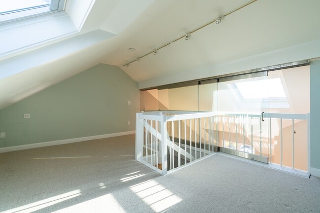 Building Photo - 606 Chandlers Wharf