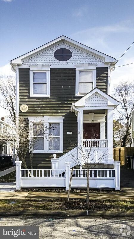 Building Photo - 1407 Charles St
