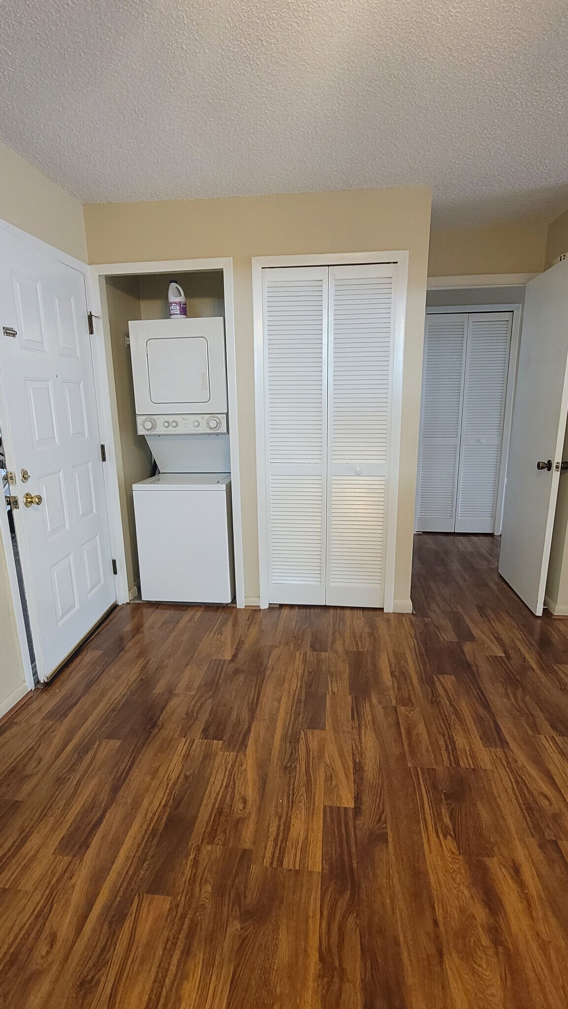 Front door, in unit washer/dryer - 3447 E Fort King St