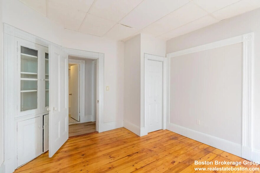 Building Photo - 31 Falcon St