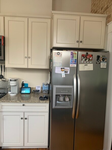 Building Photo - 245 Lincoln St